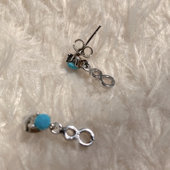 Earings - Picture 2 of 2